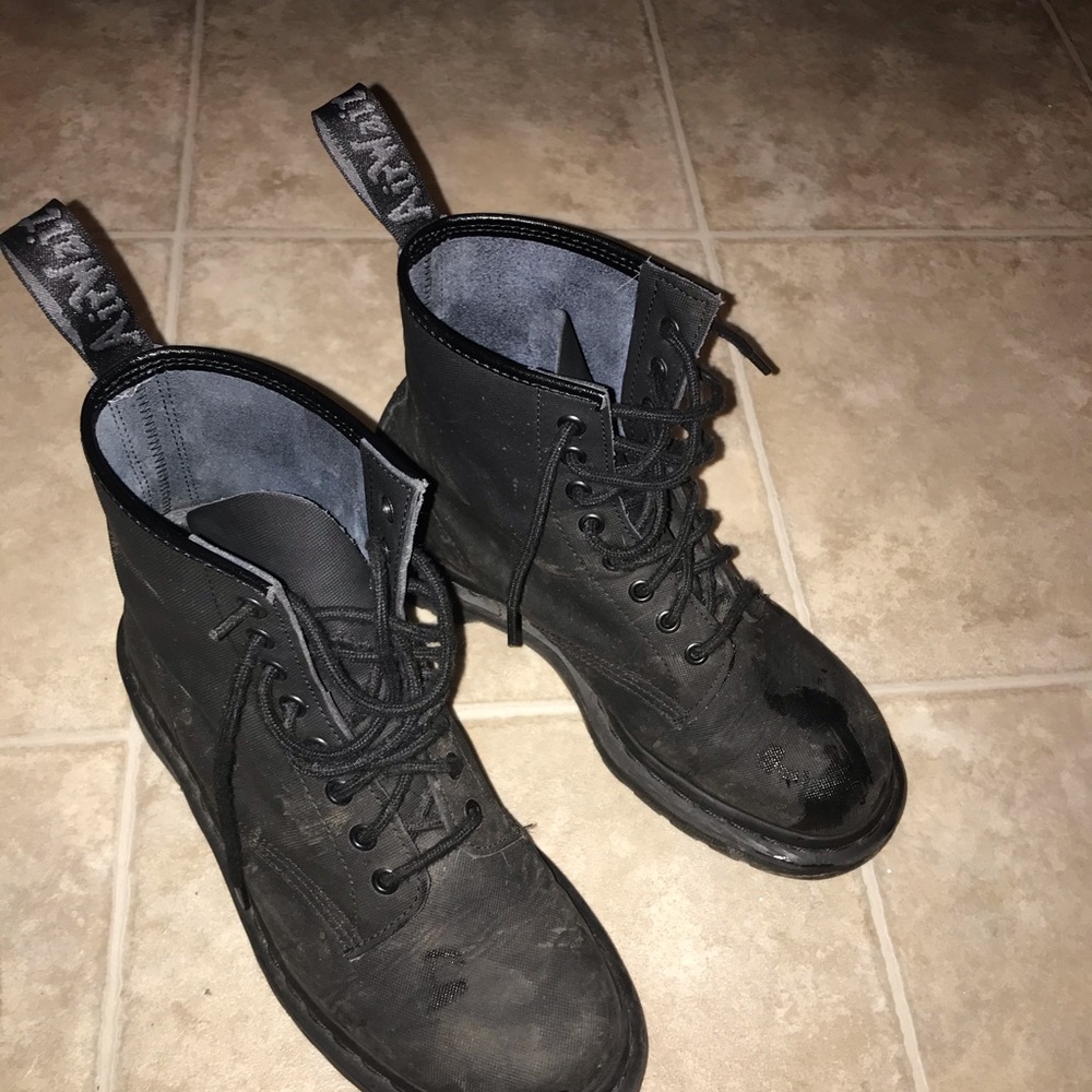 Dr Martin boots size 9 women’s